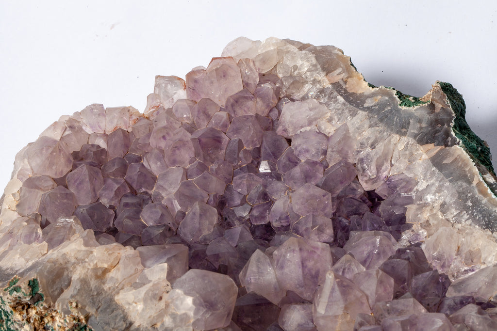 Ametista Grezza con Matrice Naturale – Cristalli Viola su Base Minerale