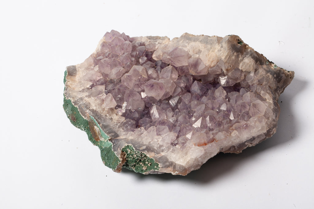 Ametista Grezza con Matrice Naturale – Cristalli Viola su Base Minerale
