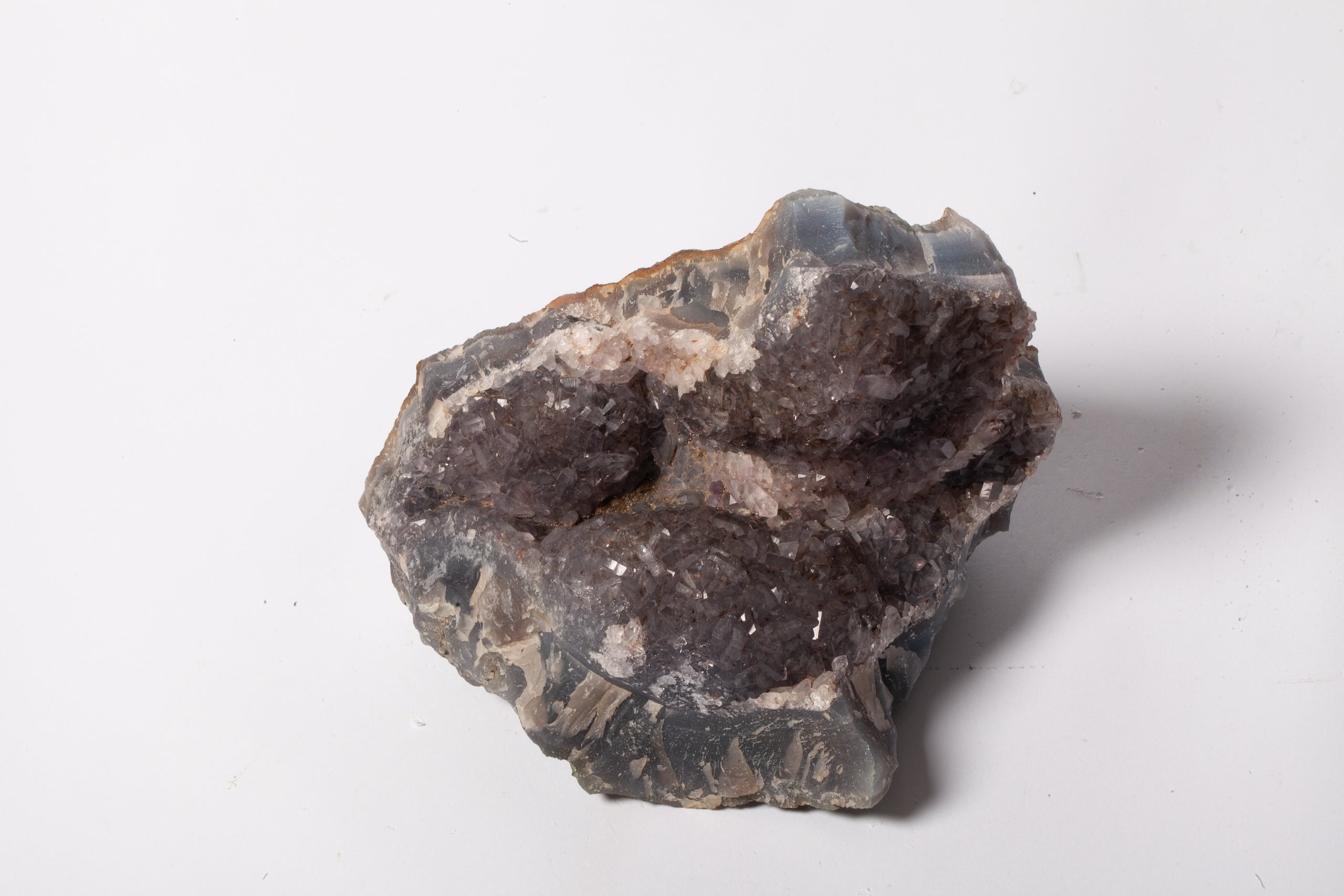Ametista Cristallina Naturale – Drusa Profonda con Cavità Multiple