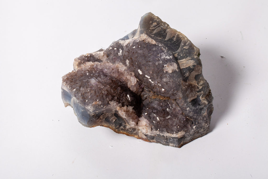 Ametista Cristallina Naturale – Drusa Profonda con Cavità Multiple