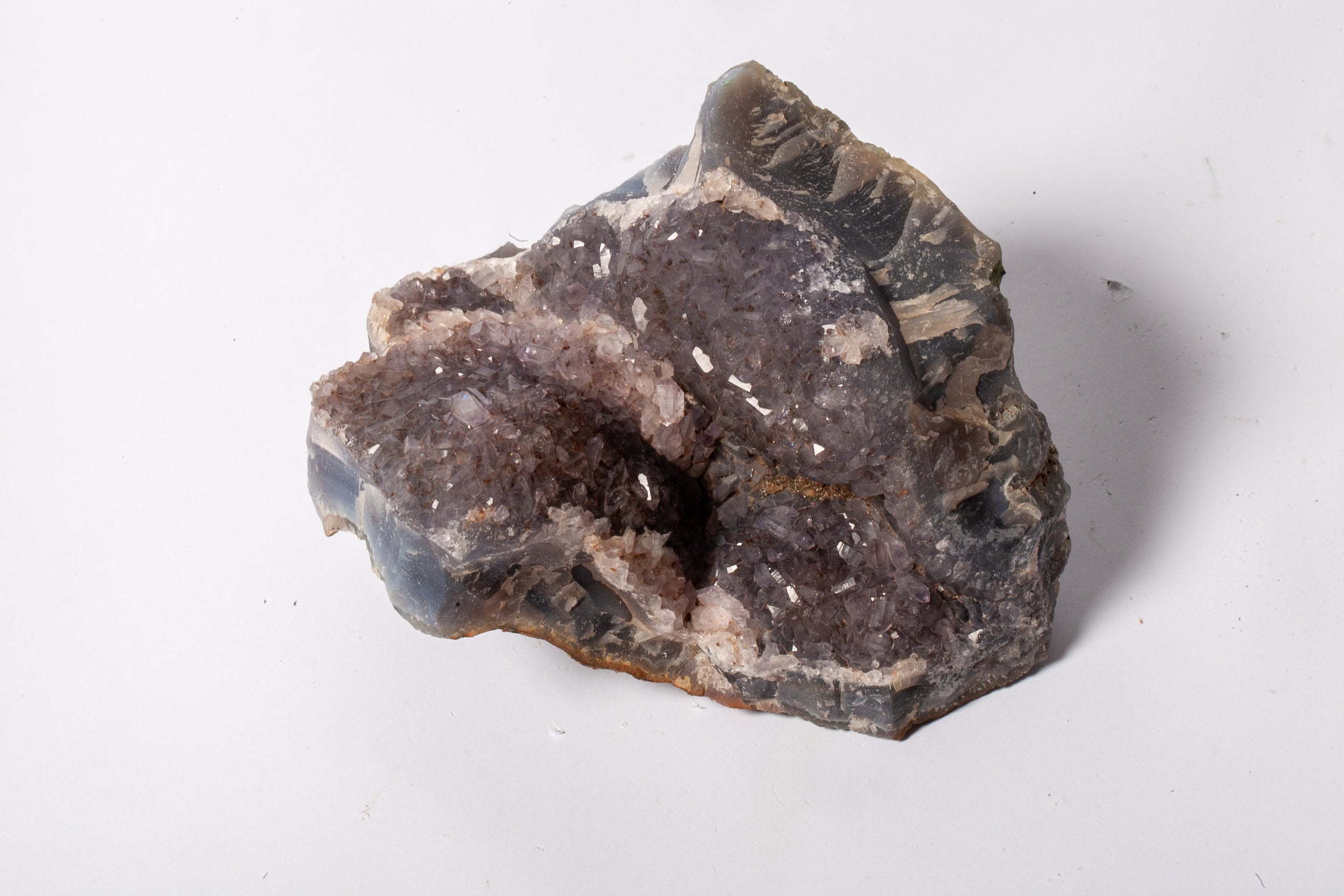 Ametista Cristallina Naturale – Drusa Profonda con Cavità Multiple