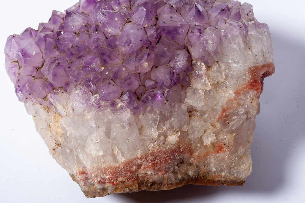 Cluster di Ametista su Matrice di Quarzo e Ematite – Pezzo Trifasico