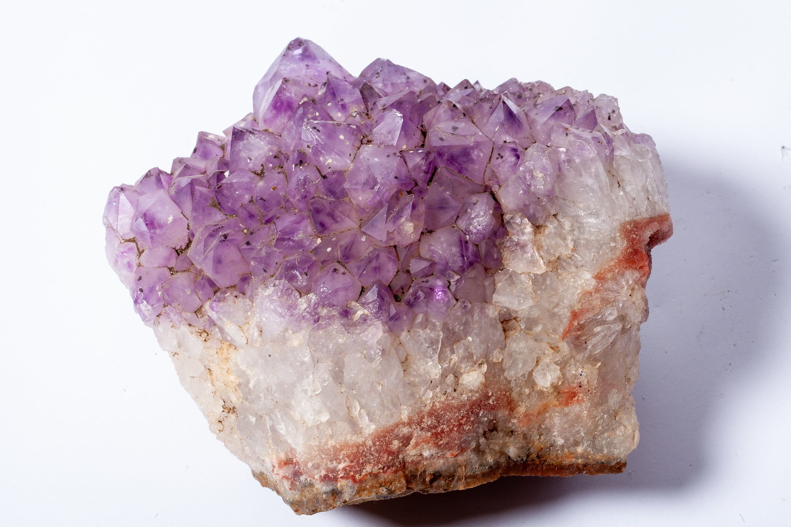 Cluster di Ametista su Matrice di Quarzo e Ematite – Pezzo Trifasico