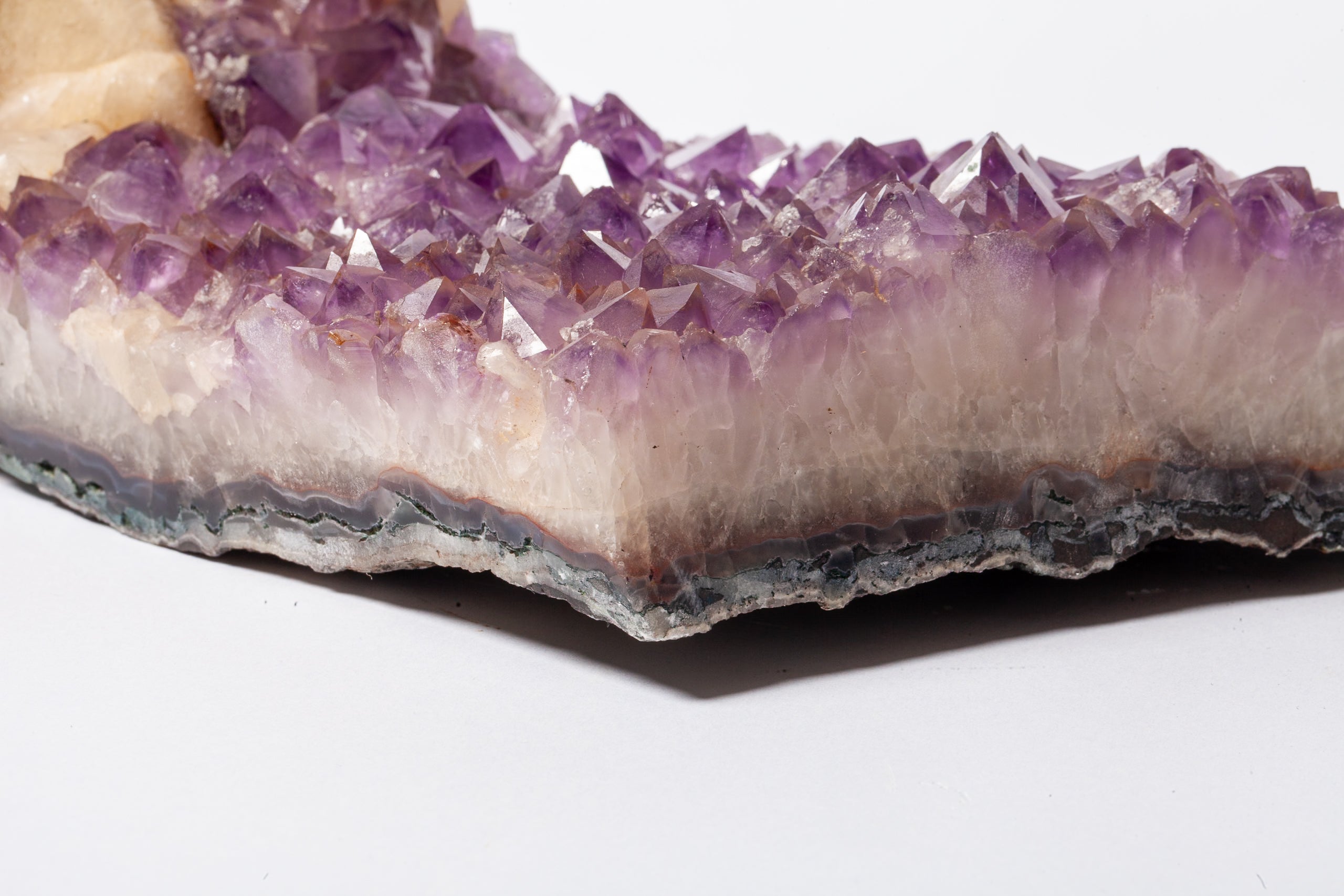 Lastra di Ametista Druzy con Inclusione di Calcite – Viola Intenso