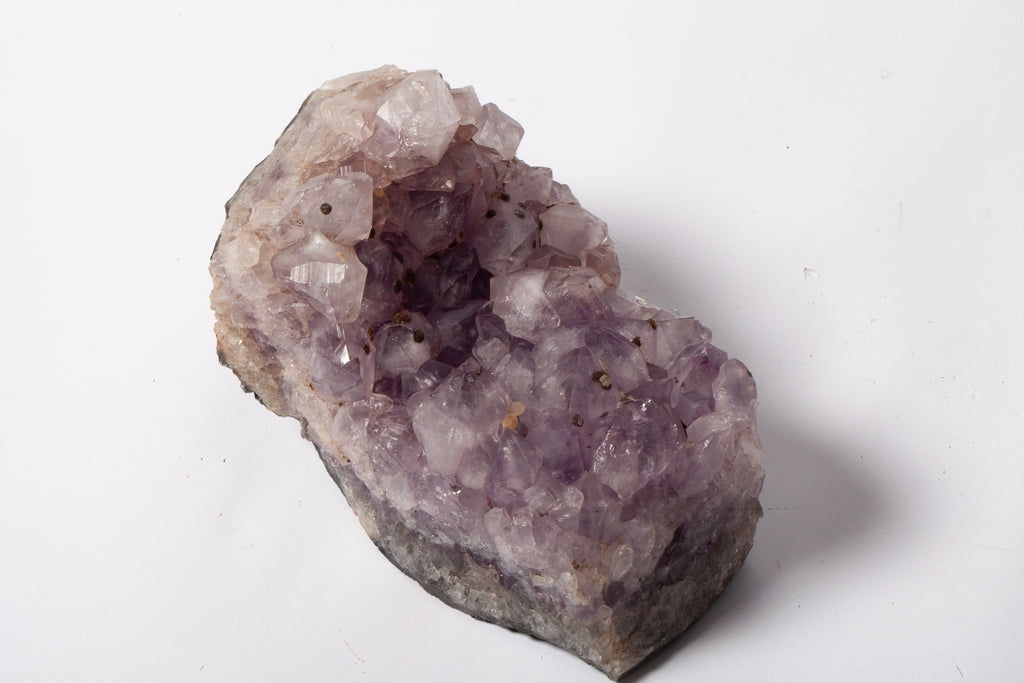Cluster di Ametista Naturale – Lilla Delicato con Cristalli Trasparenti