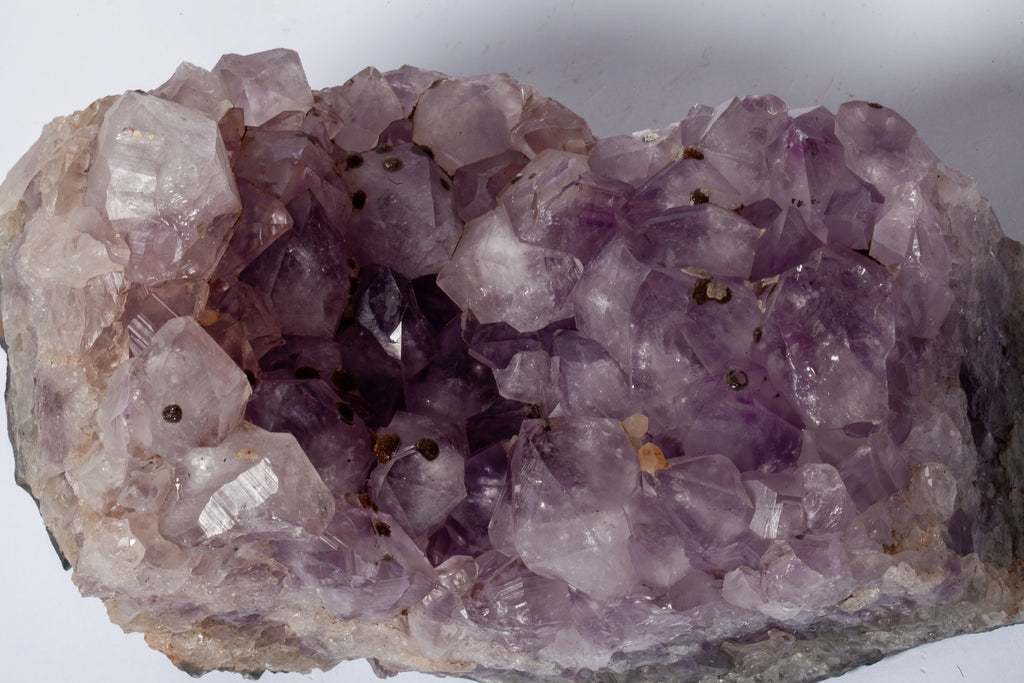 Cluster di Ametista Naturale – Lilla Delicato con Cristalli Trasparenti