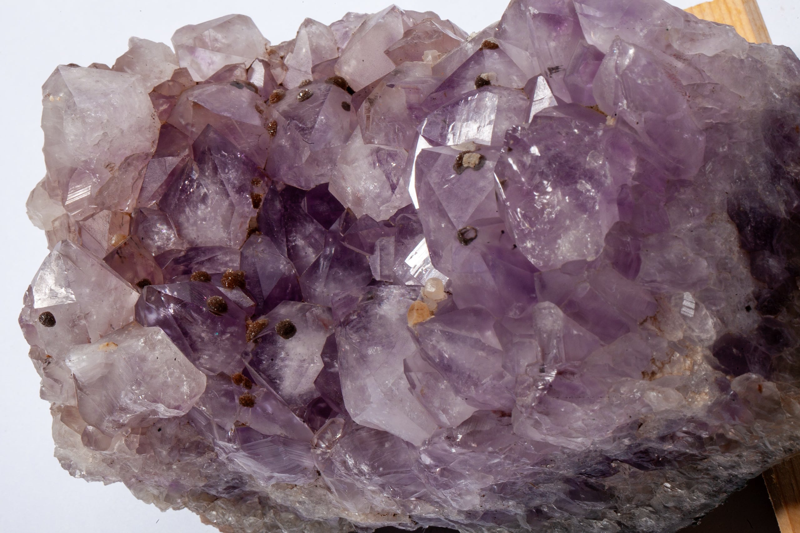 Cluster di Ametista Naturale – Lilla Delicato con Cristalli Trasparenti