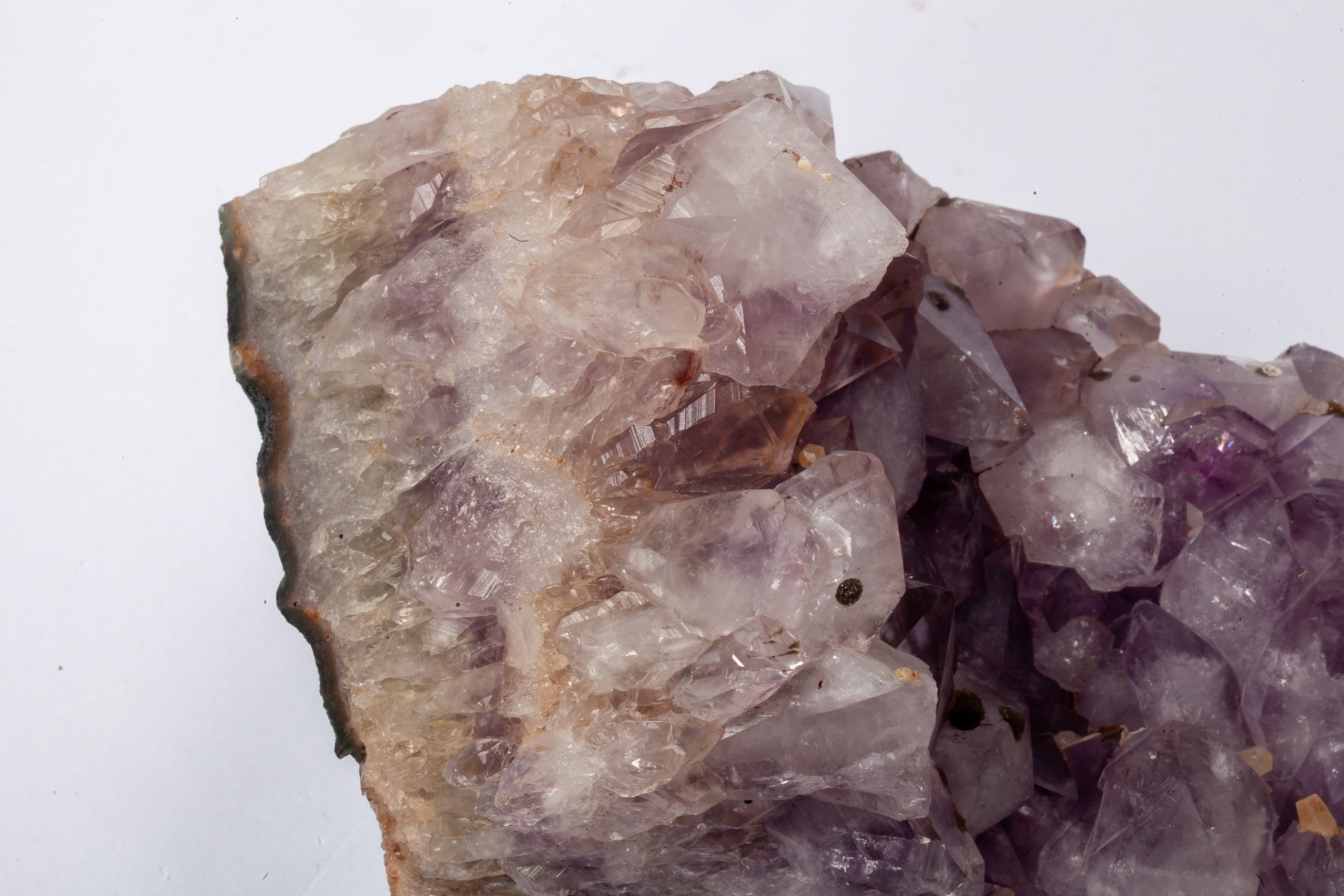 Cluster di Ametista Naturale – Lilla Delicato con Cristalli Trasparenti