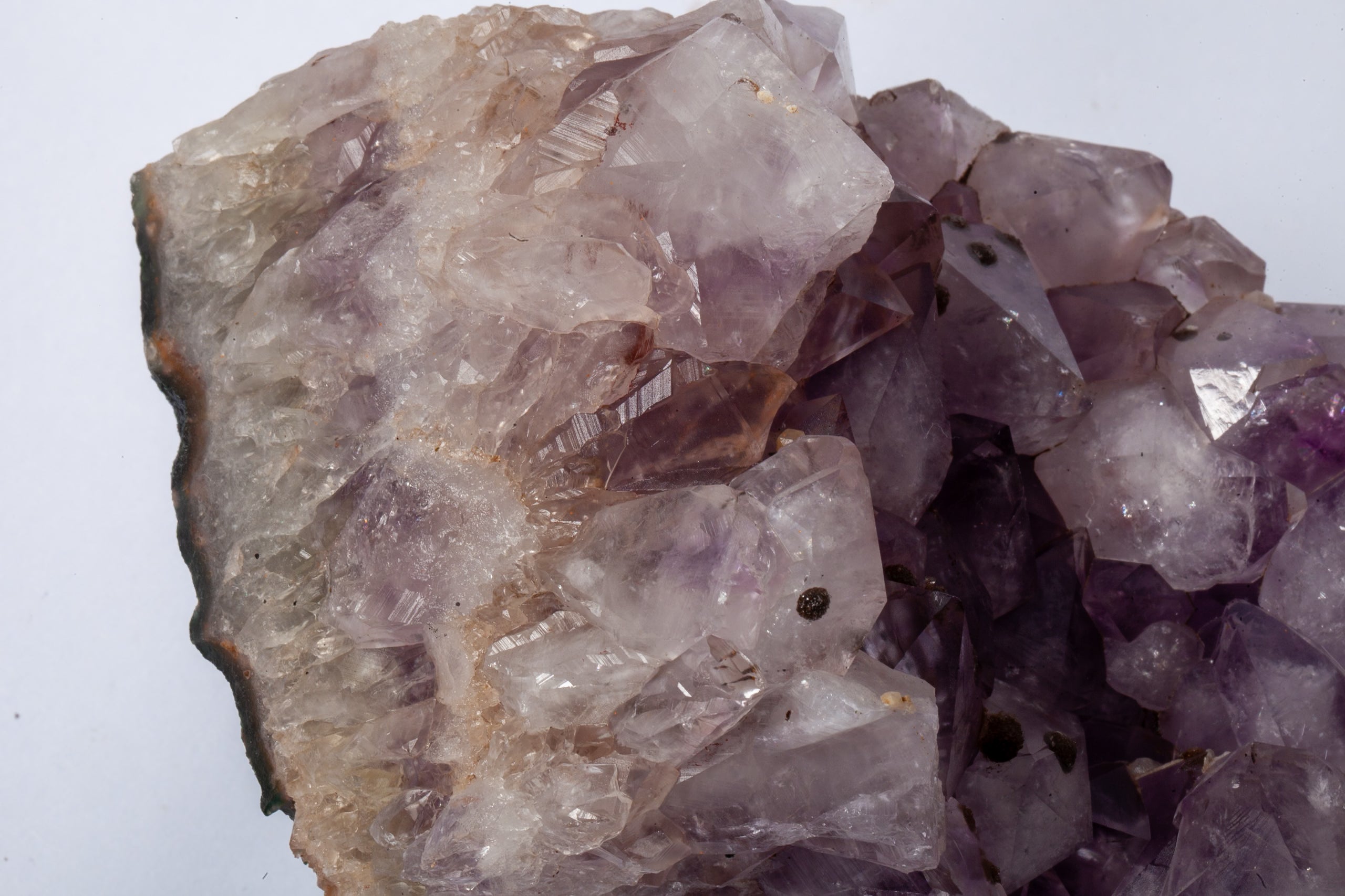 Cluster di Ametista Naturale – Lilla Delicato con Cristalli Trasparenti