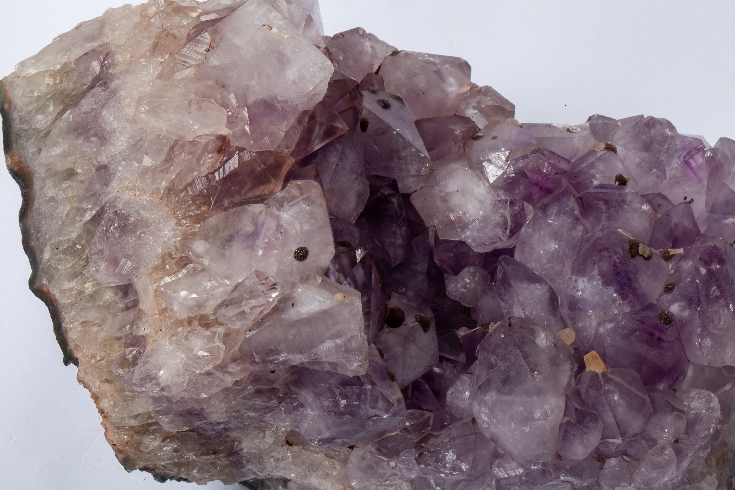 Cluster di Ametista Naturale – Lilla Delicato con Cristalli Trasparenti