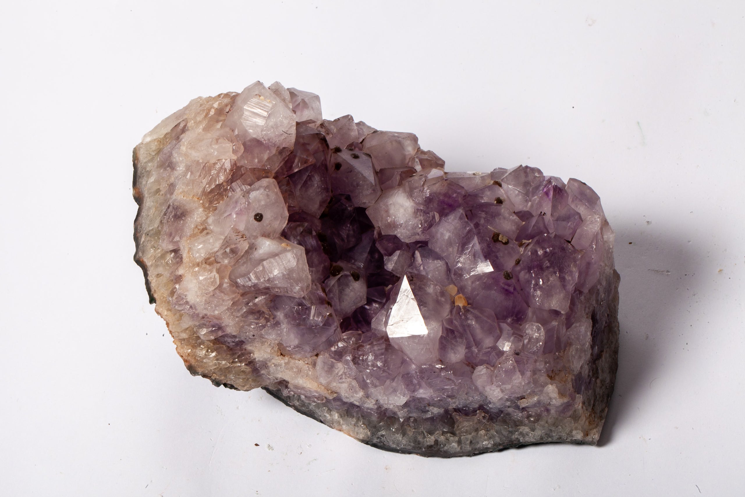 Cluster di Ametista Naturale – Lilla Delicato con Cristalli Trasparenti