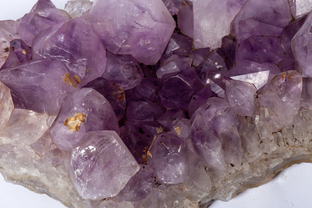 Cluster di Ametista su Matrice di Quarzo – Cristalli Viola Tenue