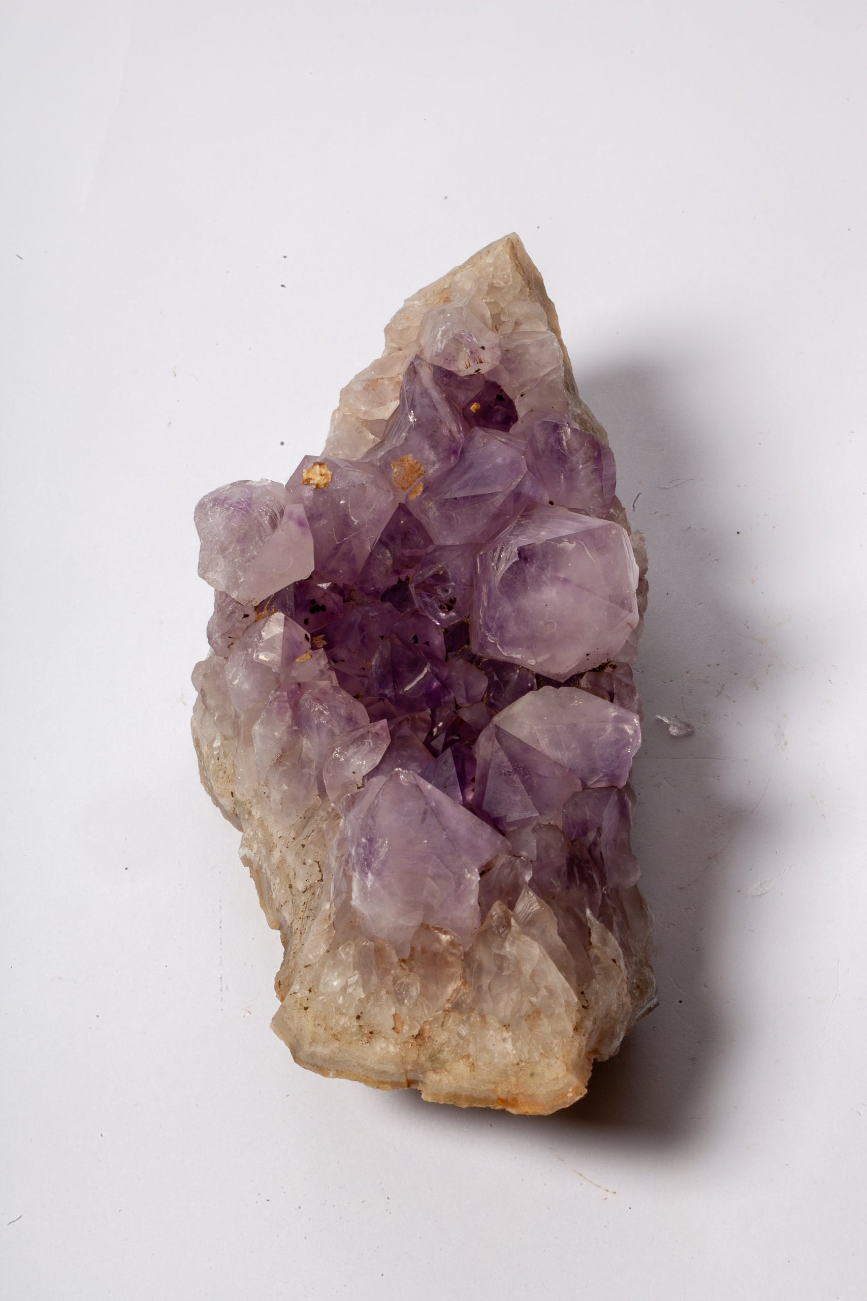 Cluster di Ametista su Matrice di Quarzo – Cristalli Viola Tenue