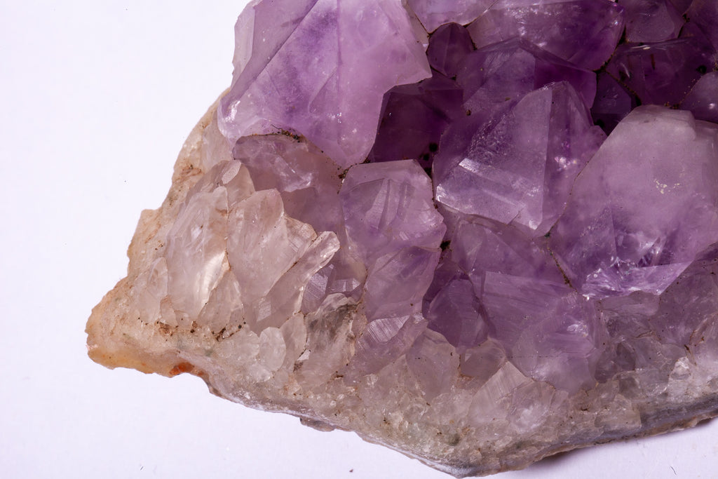 Cluster di Ametista su Matrice di Quarzo – Cristalli Viola Tenue