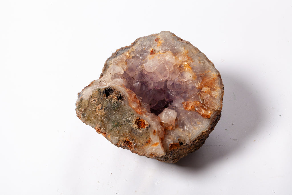 Geode di Ametista con Calcite e Quarzo – Un Universo di Cristalli