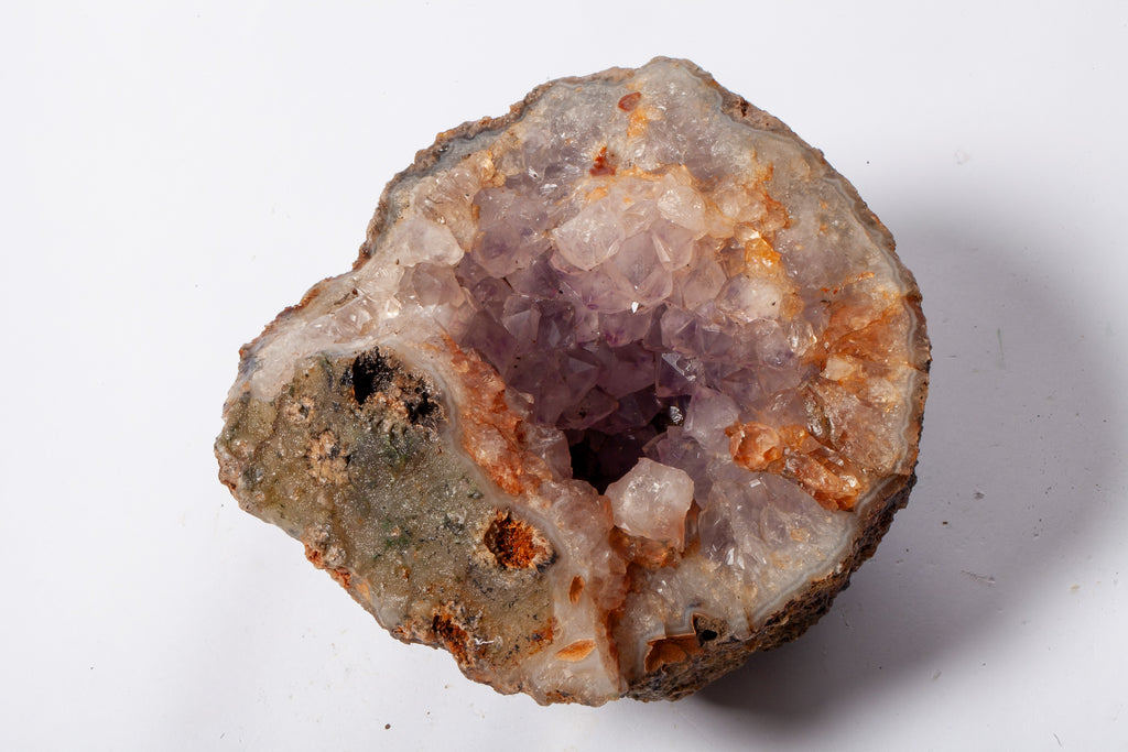 Geode di Ametista con Calcite e Quarzo – Un Universo di Cristalli