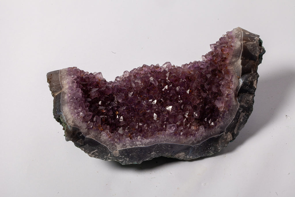 Cluster di Ametista Naturale – Geode a Mezzaluna